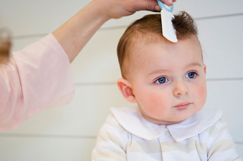 cắt tóc cho trẻ sơ sinh-1