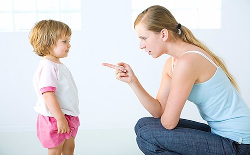 3 thói quen của cha mẹ vô tình làm hư con trẻ