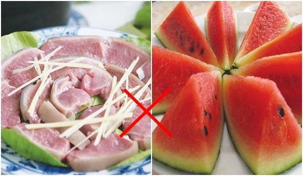 Ăn thịt dê xong dùng dưa hấu để tráng miệng sẽ gây ngộ độc