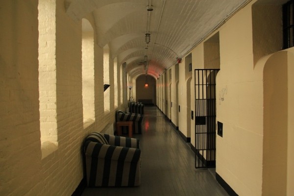 Khách sạn nhà tù