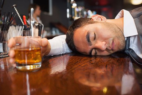 Ngừng ngay việc rượu chè bê bết sẽ ảnh hưởng tới sức khỏe của bạn