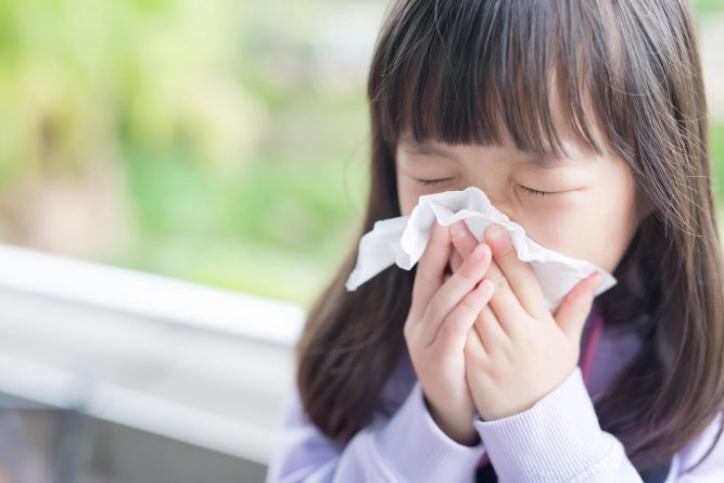 Thời tiết thay đổi, trẻ em là đối tượng rất dễ bị cảm cúm 